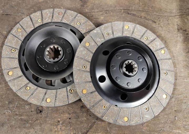 Nous proposons un service de regarnissage de supports de freins.