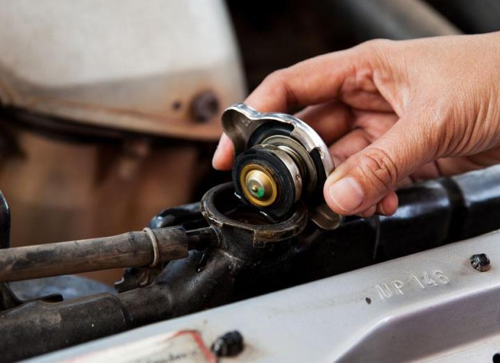 Nous vendons des pièces automobiles.